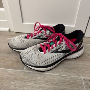 Brooks Ghost 11 Running Shoes 🩶